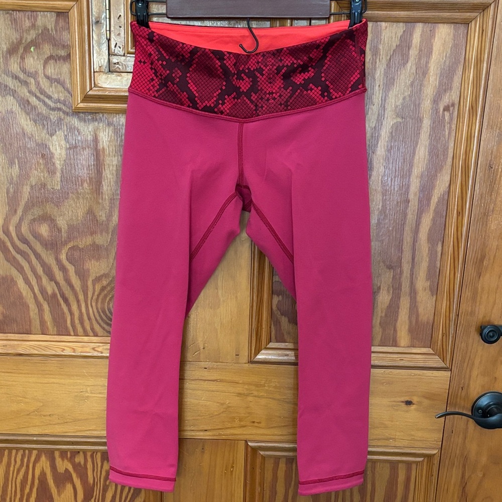 Lulu lemon Red crop Leggings with Snake Print Waistband size 6
